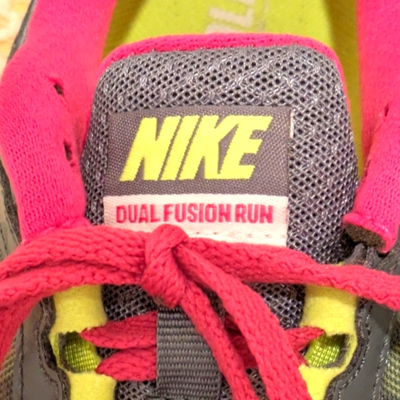 EUC Nike 8.5 Women's Dual Fusion Run Grey and Neon Sneakers - Picture 10 of 12